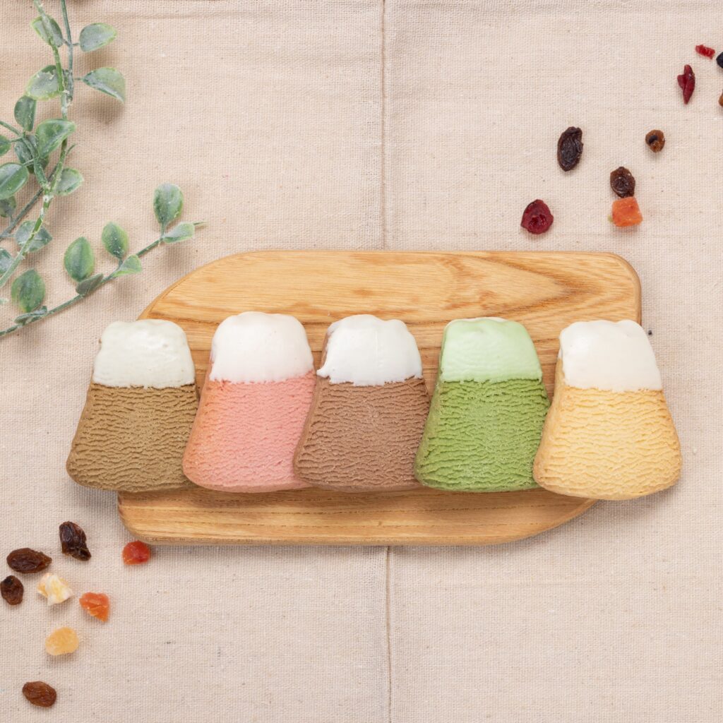 1枚1枚丁寧に焼き上げたふんわり甘い口溶けのクッキーです。