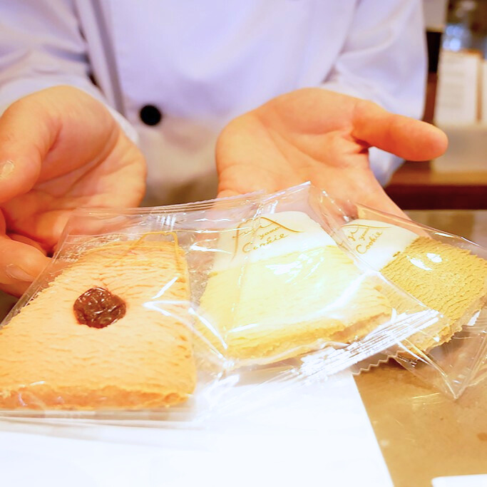 富士山型の可愛いクッキーはお土産にも大好評です♪